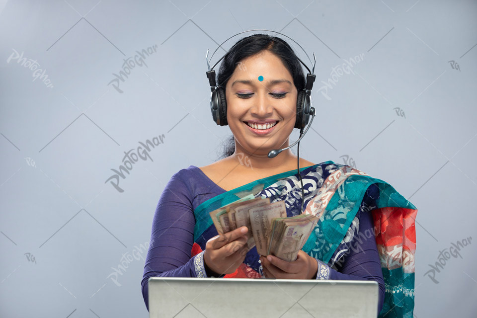 Cash-out service holder woman