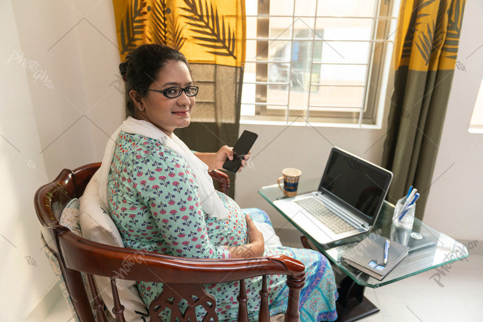 Bangladeshi freelancer pregnant woman