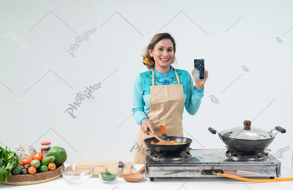 Cooking Housewife showing mobile apps