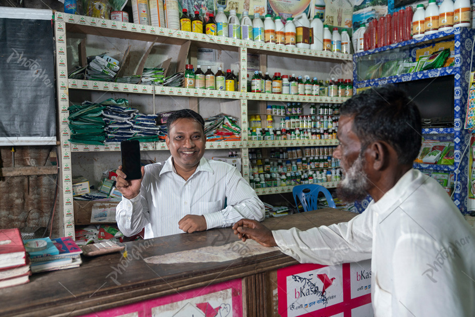 Salesman using mobile apps for online payment