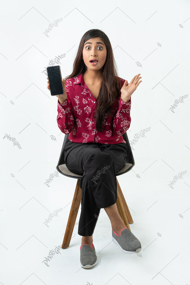 Shocked beautiful girl displaying smartphone