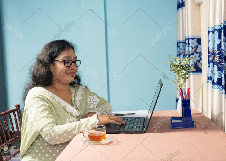 Young business woman using laptop